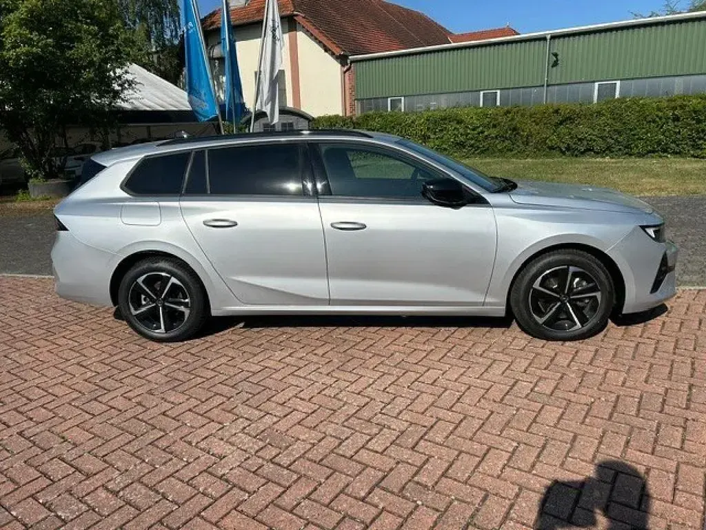 Gebraucht Opel Astra 131 PS (96 kW) 2024 Silbergrau Kleinwagen