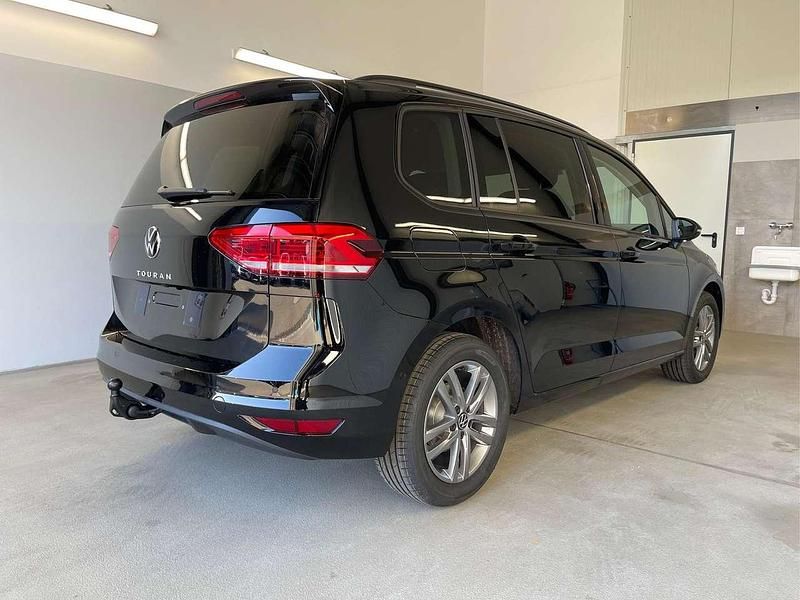 Neu VW Touran Comfortline 150 PS (110 kW) 2026 [f0f0] oyster silver m... Van / Kleinbus