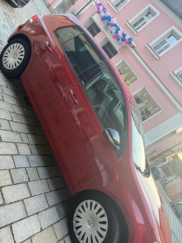 Second-hand VW Golf VI 105 CP (77 kW) 2011 Roșu Hatchback