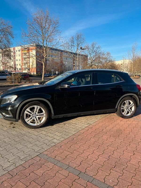 Gebraucht Mercedes GLA220 170 PS (125 kW) 2015 Schwarz SUV