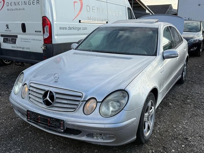 Silber Gebraucht 2002 Mercedes E220 Limousine | 1.450 € (Superpreis) - Bild 1/4