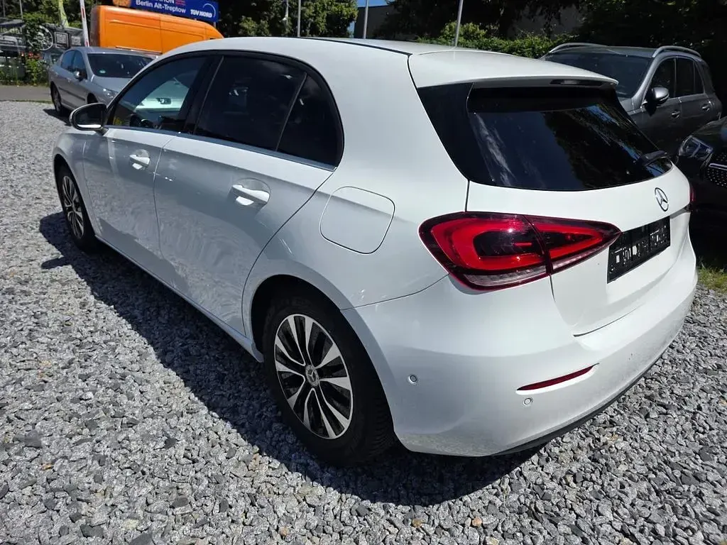 Gebraucht Mercedes A180 116 PS (85 kW) 2022 Weiß Limousine