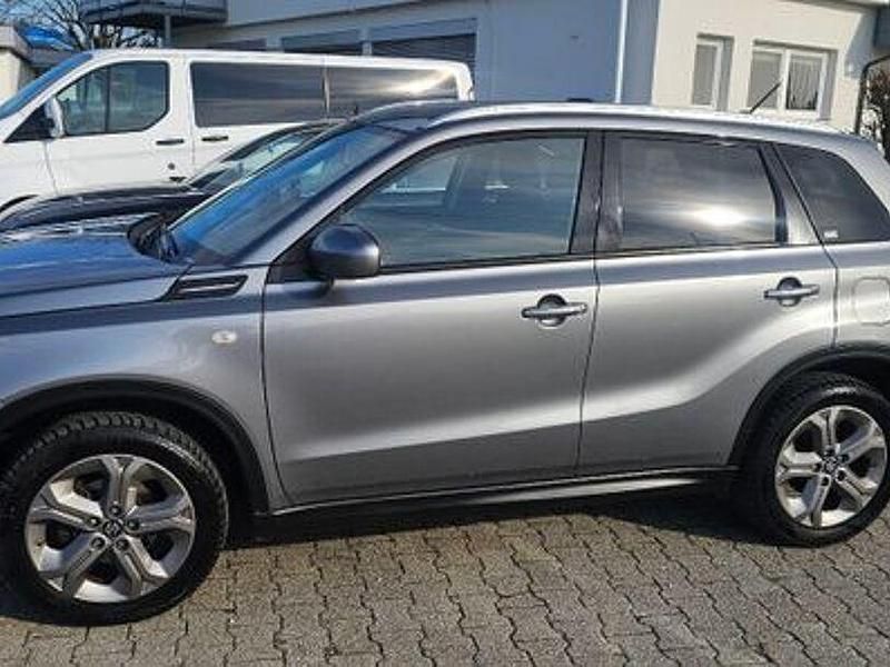Gebraucht Suzuki Vitara Comfort 120 PS (88 kW) 2017 Grau SUV