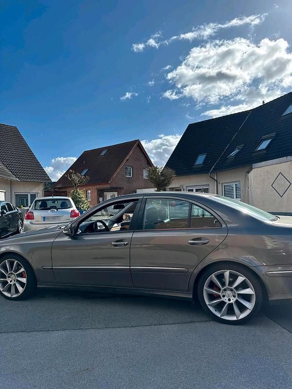 Gebraucht Mercedes E280 190 PS (139 kW) 2006 Schwarz Limousine