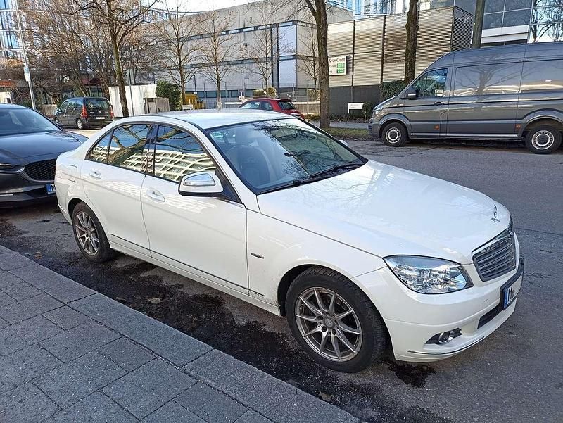 Weiß Gebraucht 2008 Mercedes C180 Elegance Limousine | 9.999 € (Fairer Preis) - Bild 1/4
