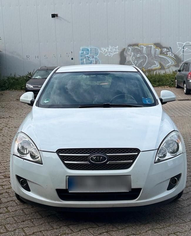 Gebraucht Kia Ceed 109 PS (80 kW) 2009 Weiß Kleinwagen