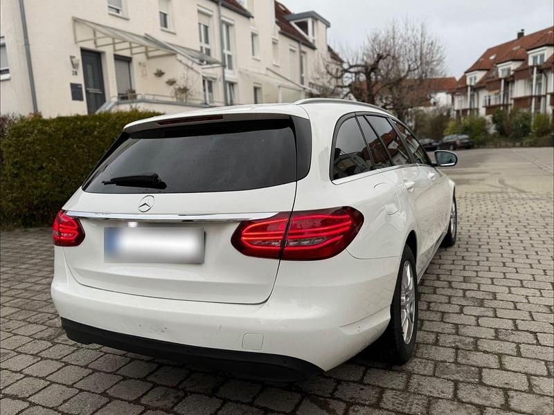 Gebraucht Mercedes C220 194 PS (142 kW) 2019 Weiß Kombi