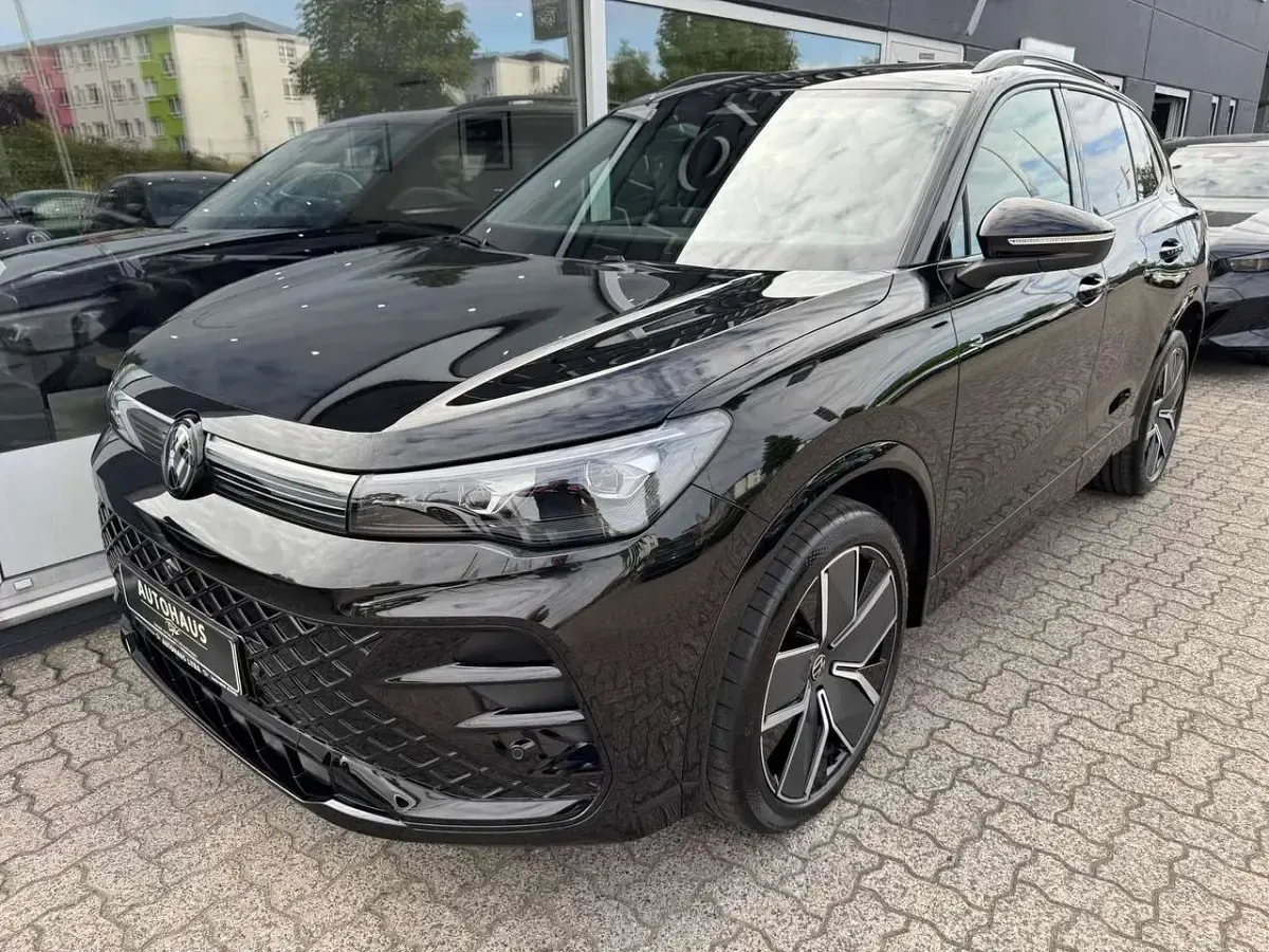 Gebraucht VW Tiguan R-line 265 PS (194 kW) 2025 Grenadillschwarz metallic SUV