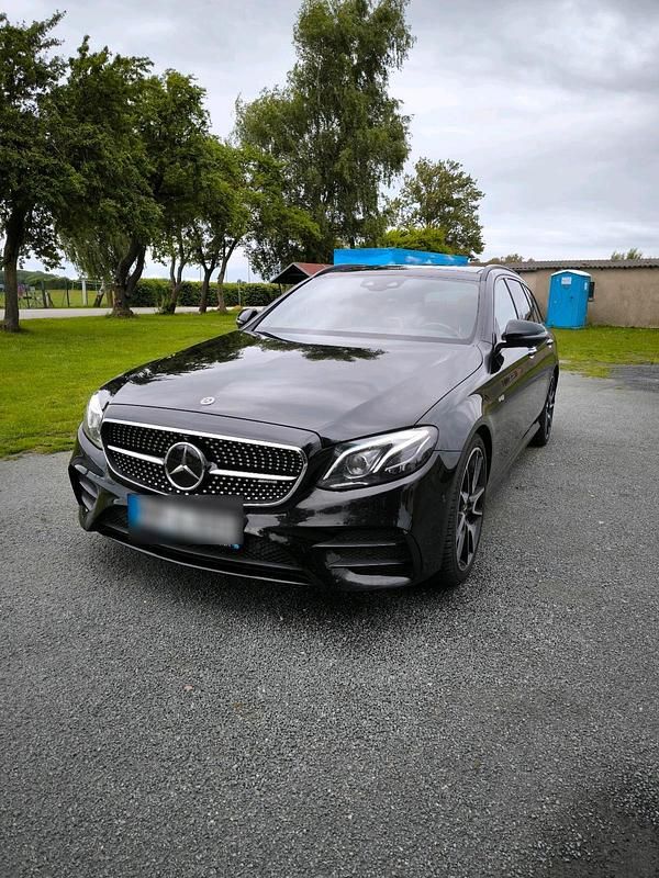 Schwarz Gebraucht 2018 Mercedes E43 AMG AMG Limousine | 33.999 € (Fairer Preis) - Bild 1/4