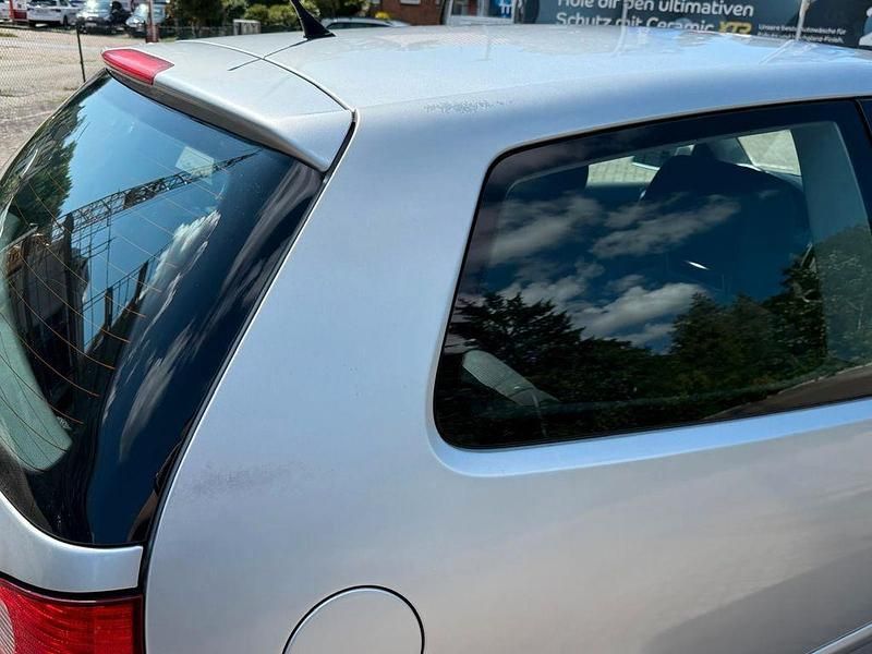 Gebraucht VW Polo Basis 64 PS (47 kW) 2003 Grau Limousine