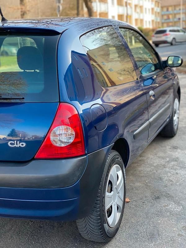 Gebraucht Renault Clio II 75 PS (55 kW) 2004 Blau Kleinwagen