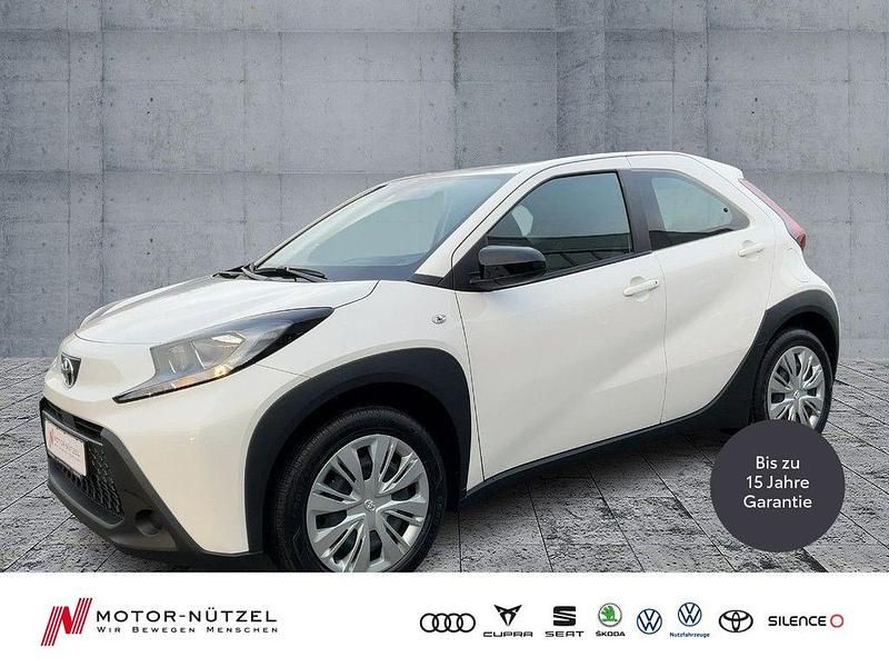 Super white 2 Neu 2025 Toyota Aygo X Business Edition SUV | 15.930 € - Bild 1/4