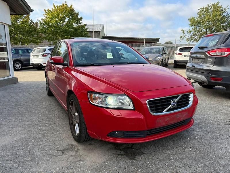 Rot Gebraucht 2008 Volvo S40 Summum Limousine | 2.200 € - Bild 1/4