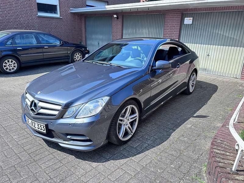Grau Gebraucht 2013 Mercedes E250 AMG line Coupé | 12.500 € (Fairer Preis) - Bild 1/4