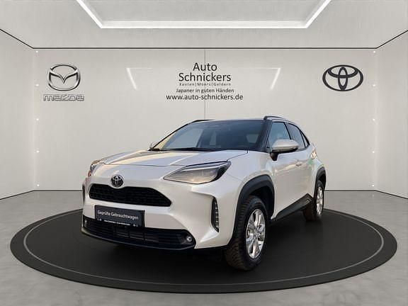 Gebraucht Toyota Yaris Hybrid 130 PS (95 kW) 2024 Platinum weiß perleffekt