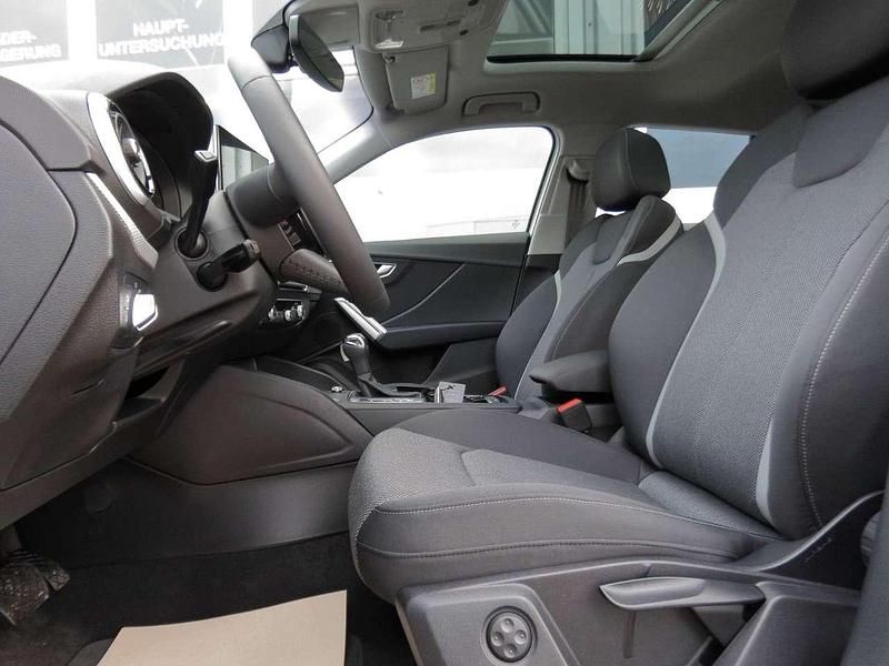 Neu Audi Q2 S-Line 150 PS (110 kW) 2025 Weiß SUV