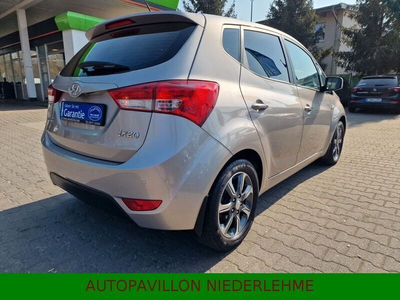 Gebraucht Hyundai ix20 125 PS (91 kW) 2019 Silber Kleinwagen