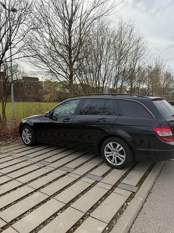 Gebraucht Mercedes C200 183 PS (134 kW) 2010 Schwarz Kombi