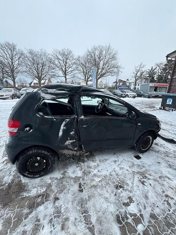 Usado VW Fox 55 HP (40 kW) 2005 Cinzento Citadino