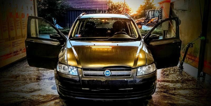 Andere farben Gebraucht 2006 Fiat Stilo Kombi | 830 € (Fairer Preis) - Bild 1/4