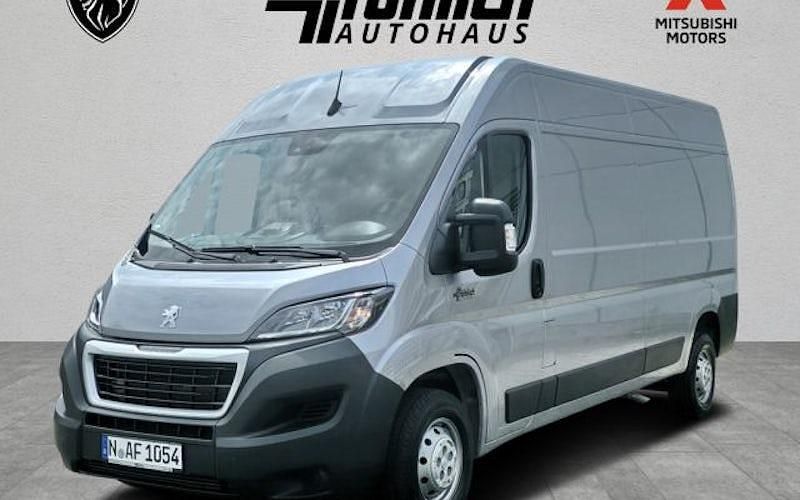 Grau Gebraucht 2024 Peugeot Boxer Van | 33.990 € (Etwas zu teuer) - Bild 1/4