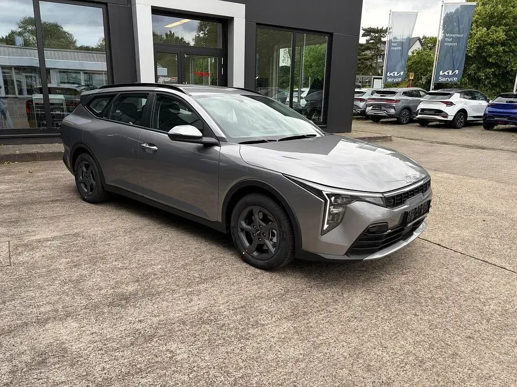 Neu Kia K4 150 PS (110 kW) 2026 Grau Kombi