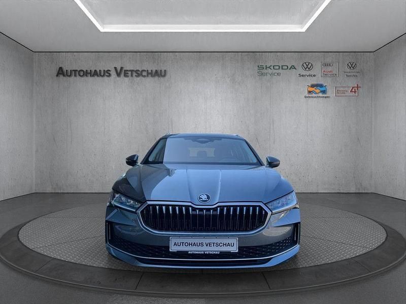 Gebraucht Skoda Superb Selection 150 PS (110 kW) 2024 Graphite grau Kombi