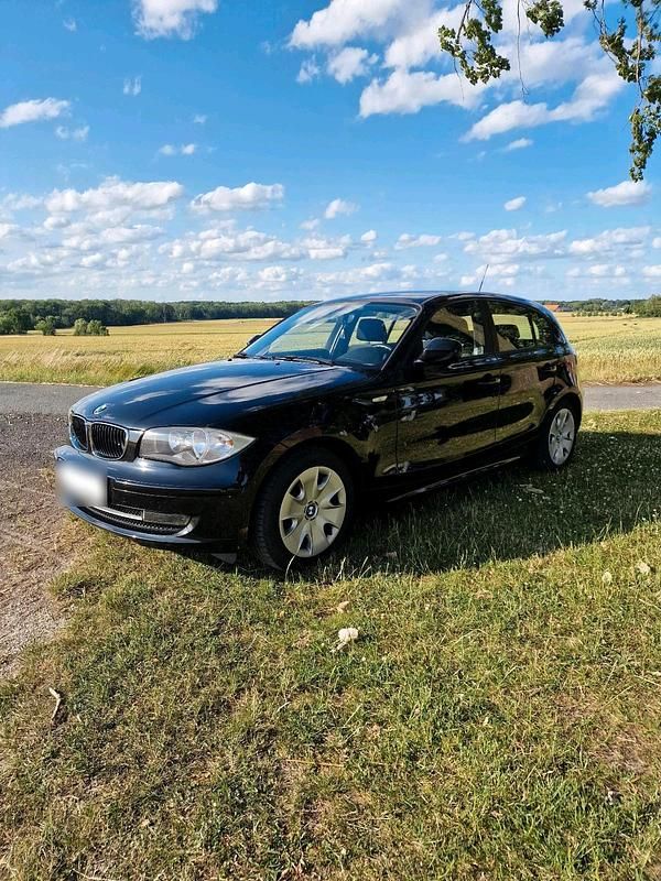 Gebraucht BMW 116 122 PS (89 kW) 2010 Schwarz Kleinwagen
