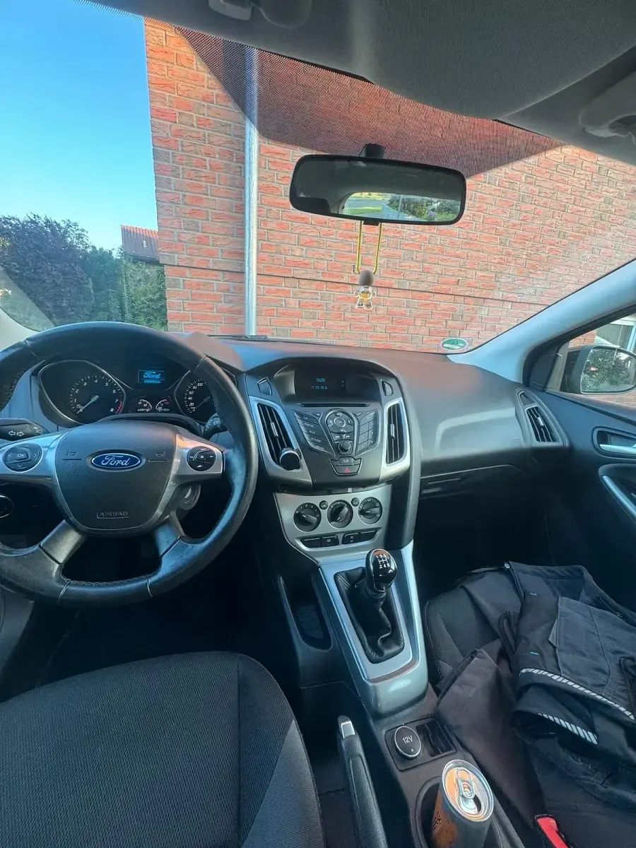 Gebraucht Ford Focus 110 PS (80 kW) 2014 Schwarz Limousine