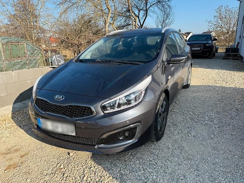 Grau Gebraucht 2016 Kia Ceed Kleinwagen | 8.990 € (Guter Preis) - Bild 1/4
