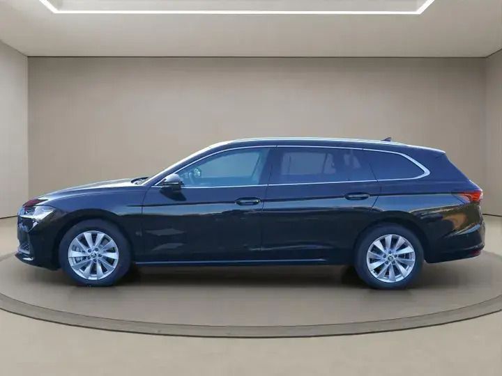 Gebraucht Skoda Superb Selection 193 PS (141 kW) 2024 Onyx schwarz metallic Kombi