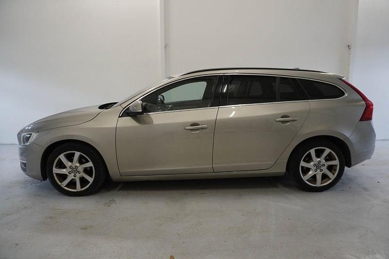 Gebraucht Volvo V60 Momentum 181 PS (133 kW) 2014 Beige Kombi
