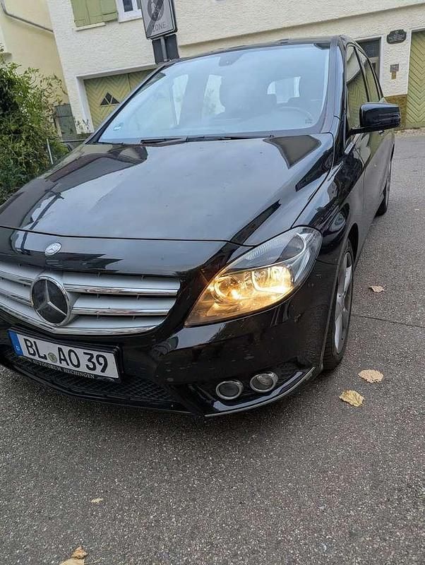Gebraucht Mercedes B180 122 PS (89 kW) 2012 Van / Kleinbus