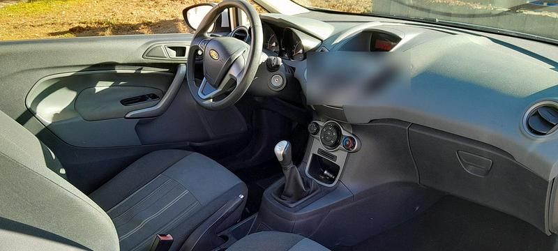 Gebraucht Ford Fiesta 82 PS (60 kW) 2009 Weiß Kleinwagen