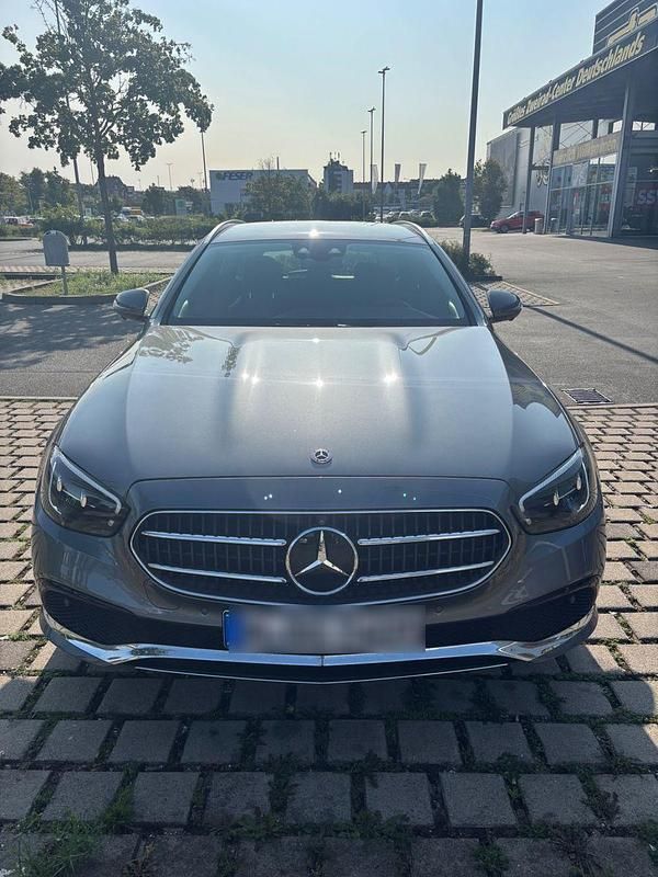 Grau Gebraucht 2021 Mercedes E200 Kombi | 35.000 € (Fairer Preis) - Bild 1/4
