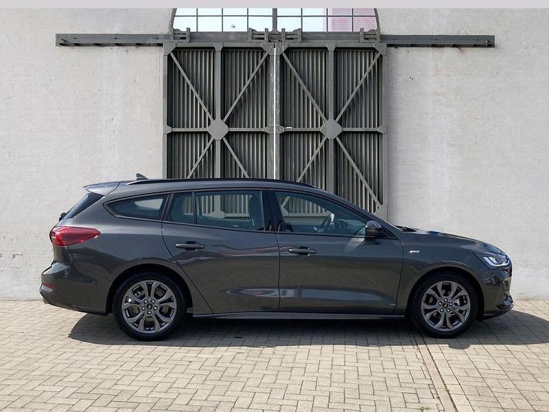 Gebraucht Ford Focus ST-Line 155 PS (114 kW) 2023 Magneticgrau (metallic) Kombi