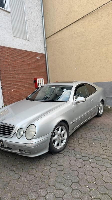 Gebraucht Mercedes CLK230 199 PS (146 kW) 2002 Silber Coupé