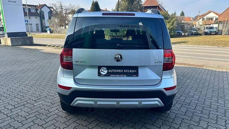Gebraucht Skoda Yeti Adventure 122 PS (89 kW) 2015 Silber SUV