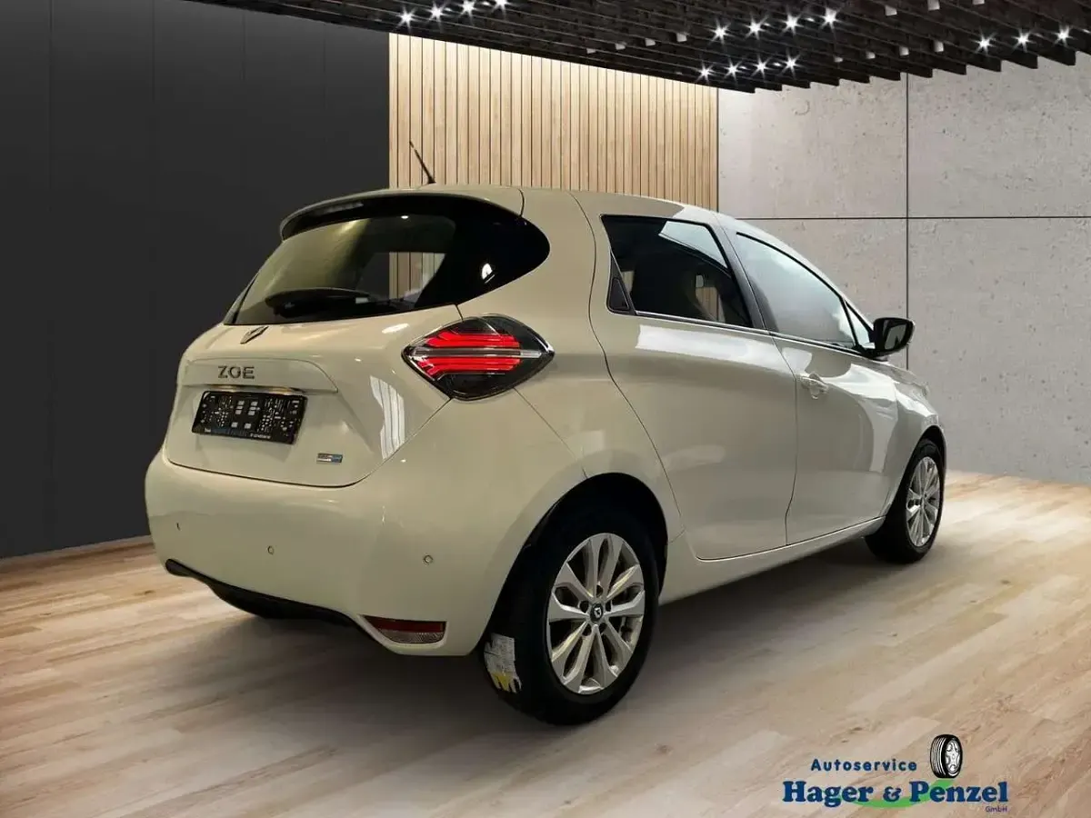 Gebraucht Renault Zoe Experience 50 kW (69 PS) 2021 Weiß Kleinwagen