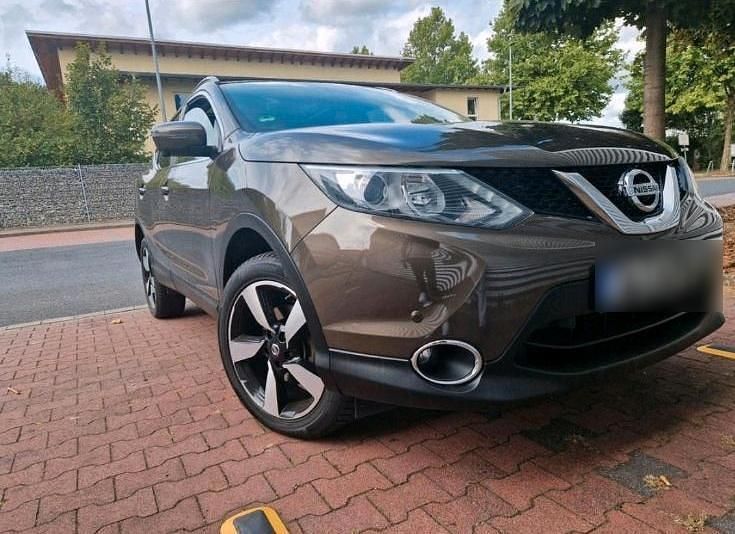 Braun Gebraucht 2016 Nissan Qashqai SUV | 17.600 € (Teuer) - Bild 1/4