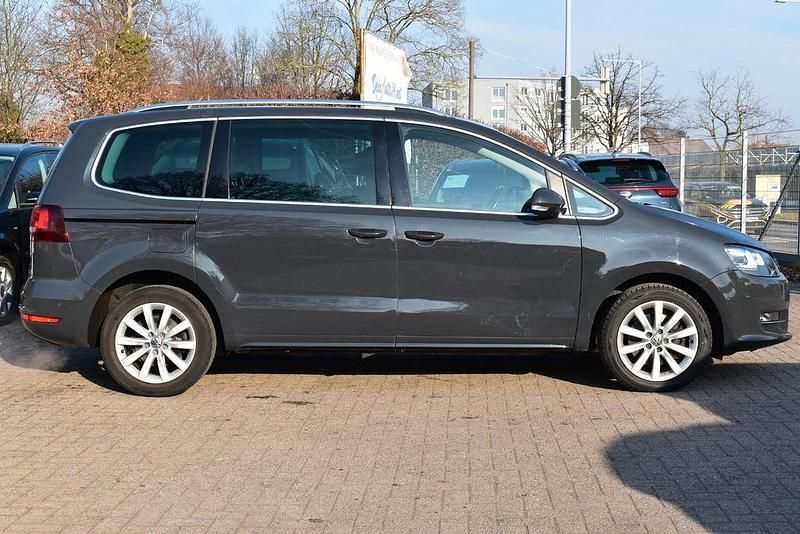 Gebraucht VW Sharan Highline 150 PS (110 kW) 2017 Grau Van / Kleinbus