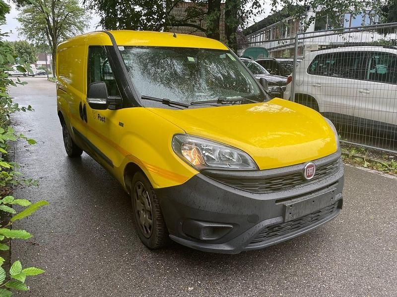 Gebraucht Fiat Doblò Basis 95 PS (69 kW) 2017 Gelb Van / Kleinbus