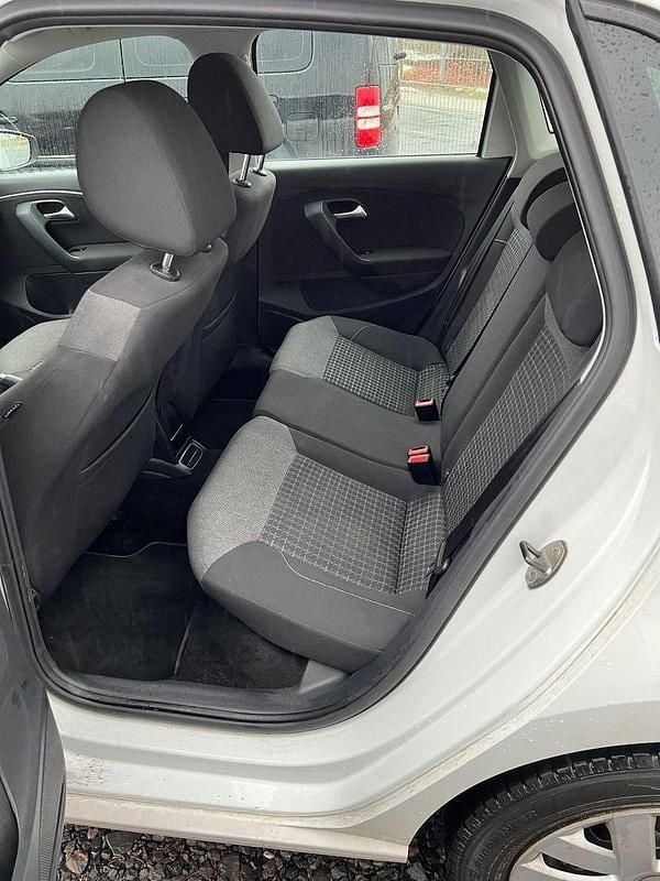 Gebraucht VW Polo 90 PS (66 kW) 2015 Weiß Kleinwagen