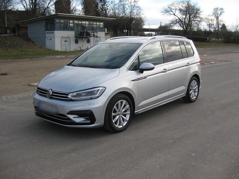 Silber Gebraucht 2019 VW Touran R-line Van / Kleinbus | 25.500 € (Fairer Preis) - Bild 1/4