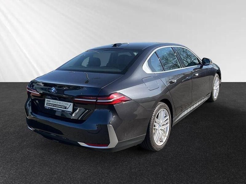 Gebraucht BMW 530e Comfort Edition 299 PS (219 kW) 2024 Grau Limousine