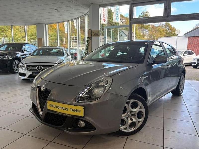 Grau Gebraucht 2016 Alfa Romeo Giulietta Super Kleinwagen | 12.690 € (Fairer Preis) - Bild 1/4