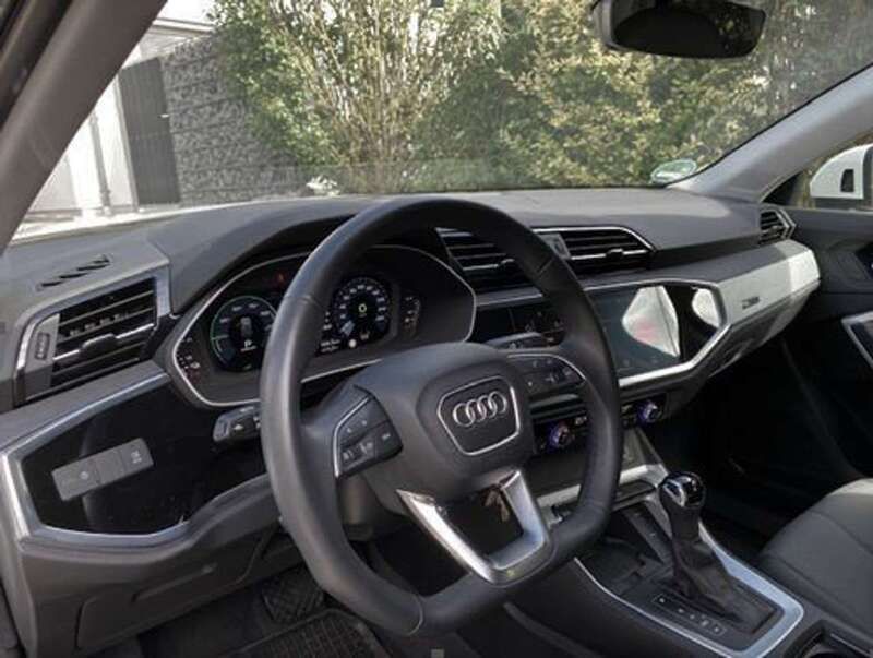 Weiß Gebraucht 2021 Audi Q3 Ambiente SUV | 29.900 € (Guter Preis) - Bild 1/4