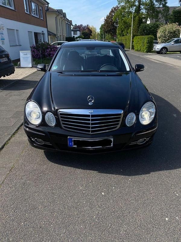 Schwarz Gebraucht 2009 Mercedes E280 Avantgarde Limousine | 5.800 € (Guter Preis) - Bild 1/4