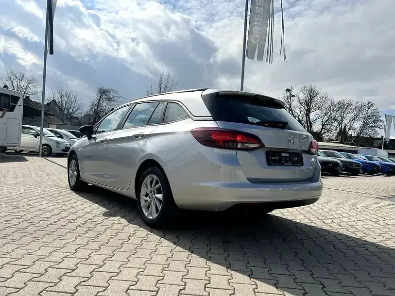 Używany Opel Astra 110 KM (80 kW) 2021 Srebrny Kombi