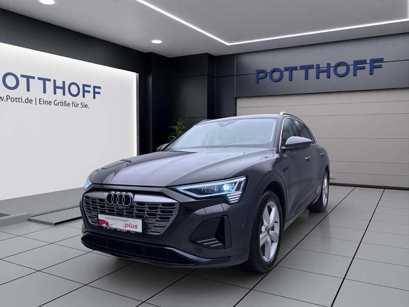 Grau Gebraucht 2024 Audi Q8 e-tron S-Line SUV | 58.750 € (Etwas zu teuer) - Bild 1/4